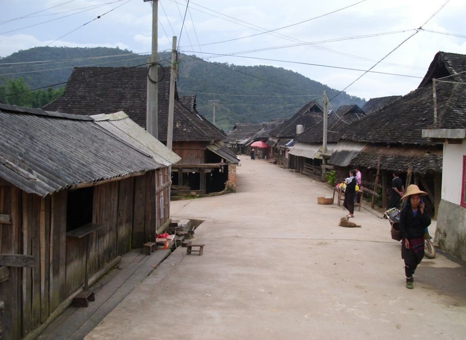 Кипит работа в деревне района Бу Лун Шань