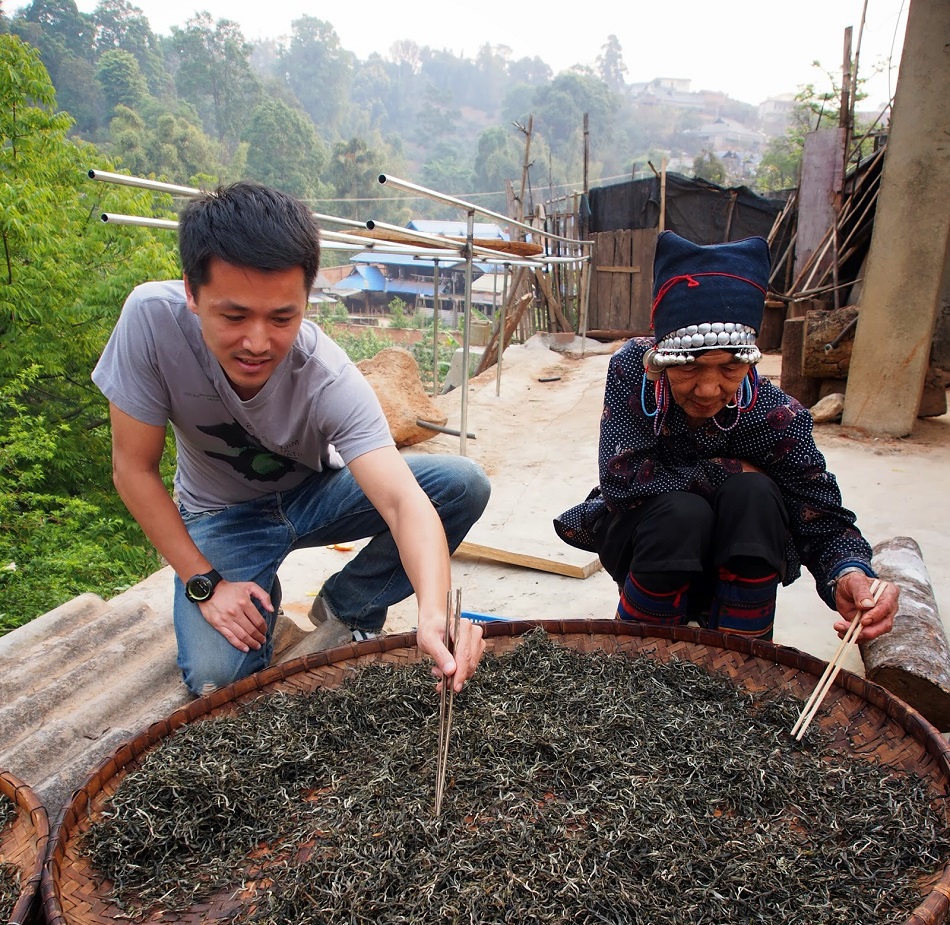 Сушка чая в деревушке Лао Бан Чжан